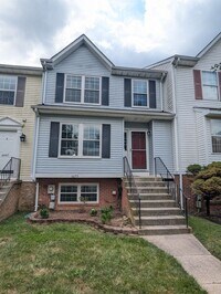 Building Photo - Beautifully maintained townhouse in Tuscar...