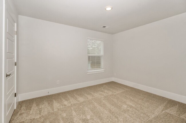 Building Photo - $1500 Off 1st Month's Rent! Brand New Home  - 4 Br/2.5 Bath, Pet-Friendly in Rolling Hills. Short...