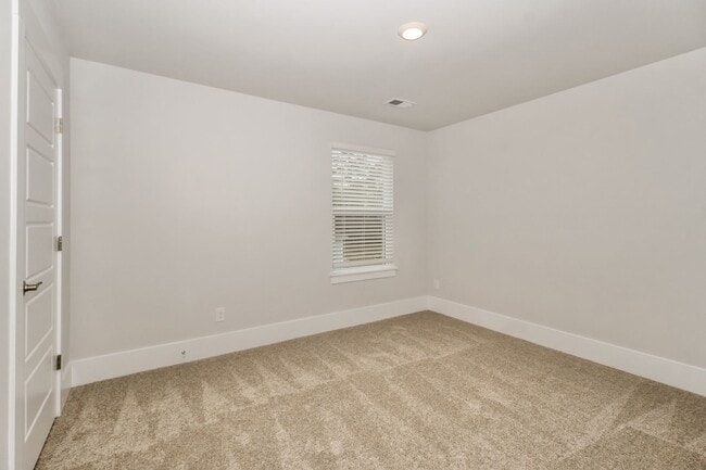 Building Photo - Beautiful Home in Rolling Hills - $200 Off 1st Month Rent (Upon Approval)