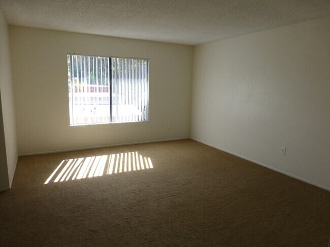 Building Photo - Coming soon....Spacious 4BR Townhome in Desirable Tiburon Community – Carlsbad