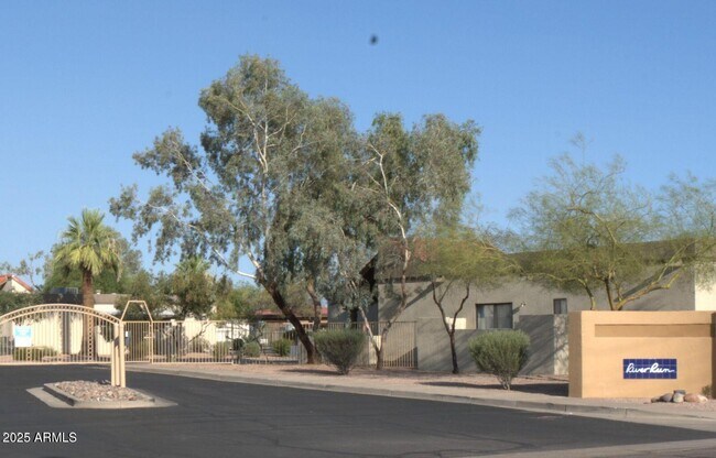 Primary Photo - 1315 E Susan Ln