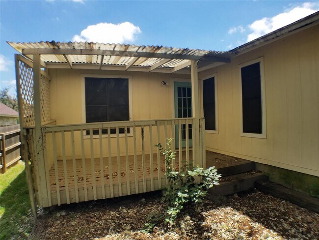 Building Photo - 8310 Los Ranchos Dr