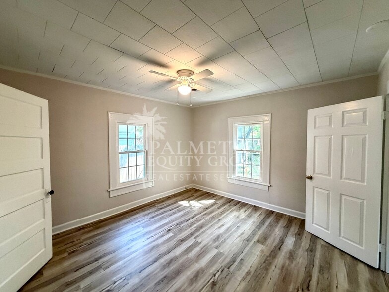 Building Photo - 3414 Summit Ave