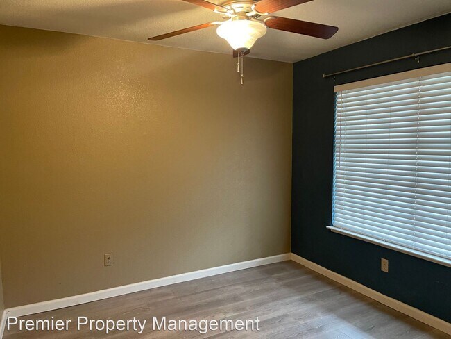 Building Photo - 3 br, 2 bath House - 1300 Buttercup Ct.