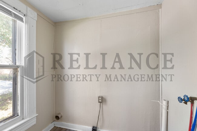 Building Photo - 428 S Osage St