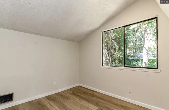 Building Photo - Spacious 2 Bedroom in Gig Harbor