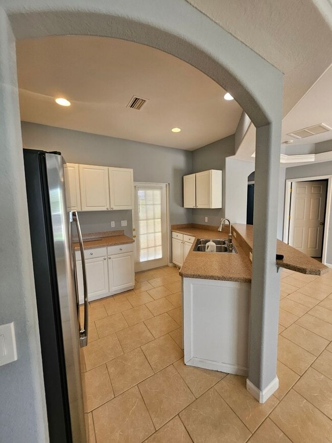 Building Photo - 22 Donlon Dr