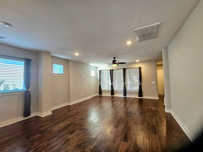Building Photo - Stunning 3 Bedroom Home in Nexton~