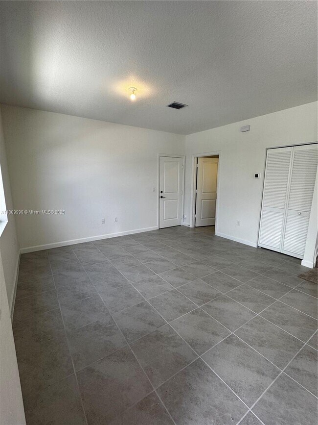 Building Photo - 128 SW 184th Way