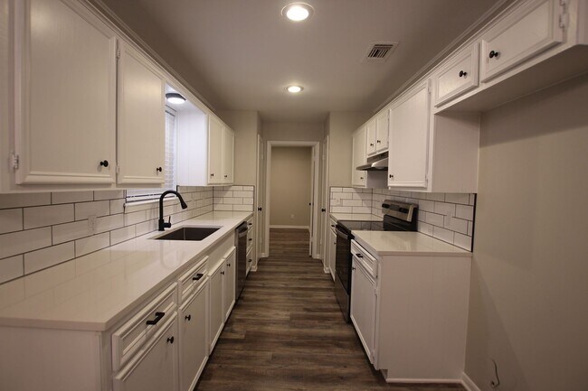 Building Photo - Coming Soon!  Remodeled 3 Bedroom 2 Bath! Large Yard!