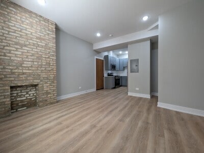 Building Photo - 421 W Belden