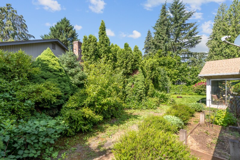 Building Photo - 9423 NE Woodridge St