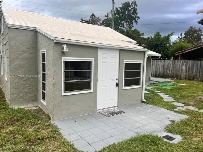 Primary Photo - 500 SW 10th St
