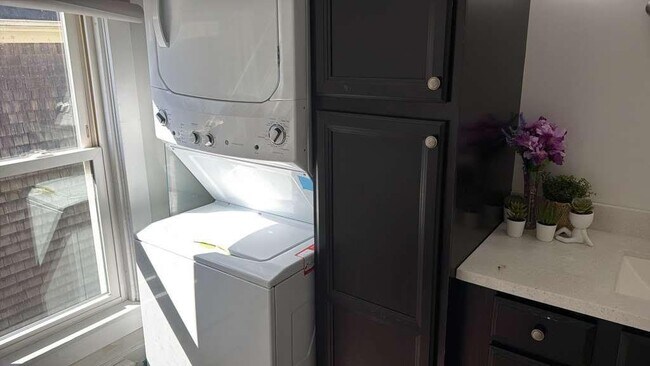 Building Photo - 2 Lucas Ave