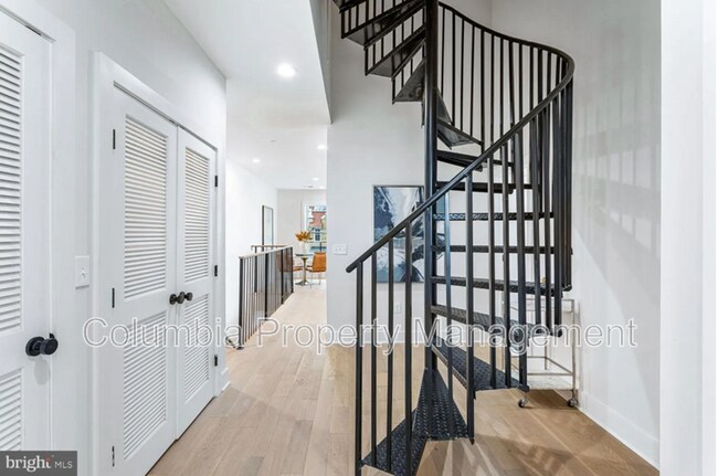 Building Photo - 616 Quebec Pl NW