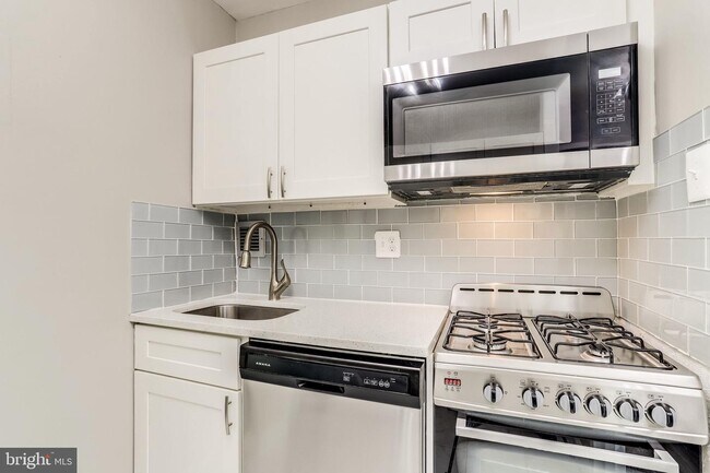 Building Photo - 1011 Arlington Blvd