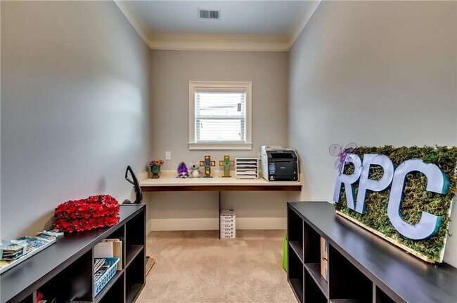 Building Photo - 2216 Golden Eagle Dr