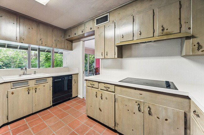 Building Photo - 1031 Ridgeley Dr