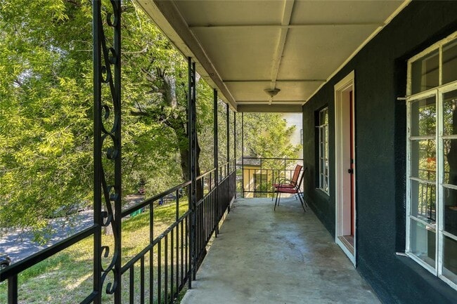 Building Photo - 1400 Ashwood Rd