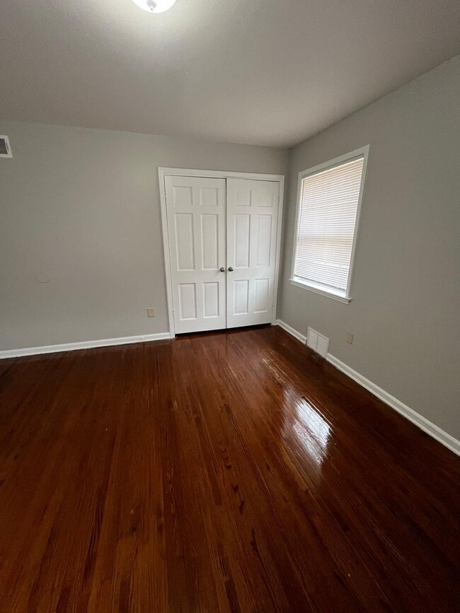 Building Photo - Picturesque Home Worth Checking Out