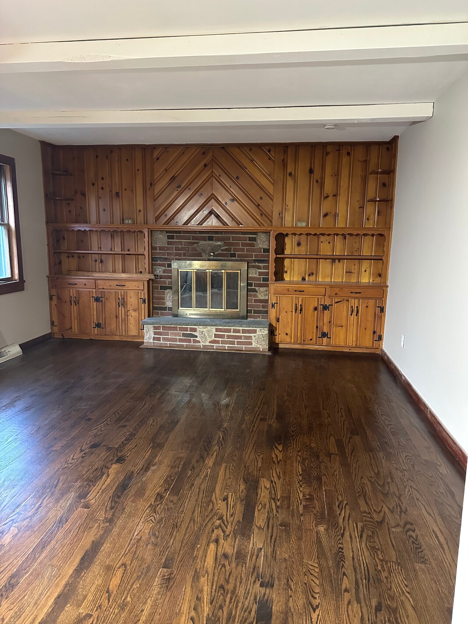 Living room - 69 Monroe St