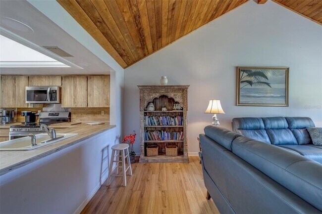Building Photo - 8105 Bardmoor Pl