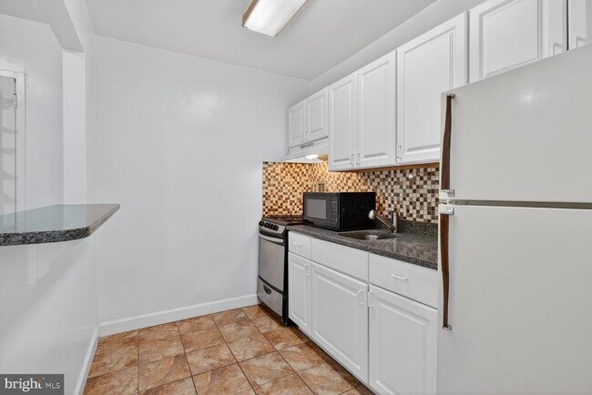 Building Photo - 1121 Arlington Blvd