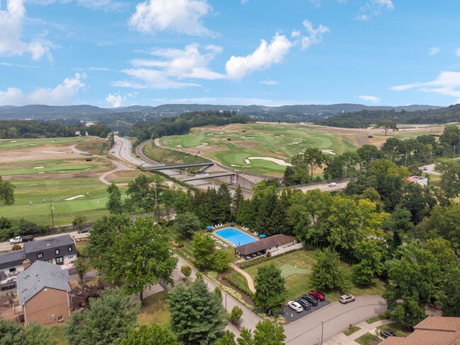 Building Photo - 804 Fairways Dr