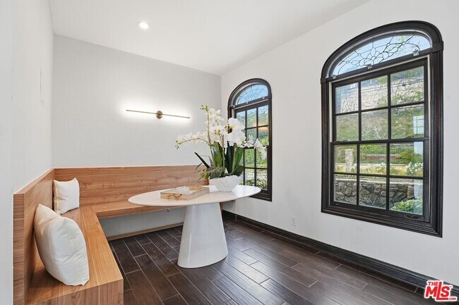 Building Photo - 1036 El Medio Ave