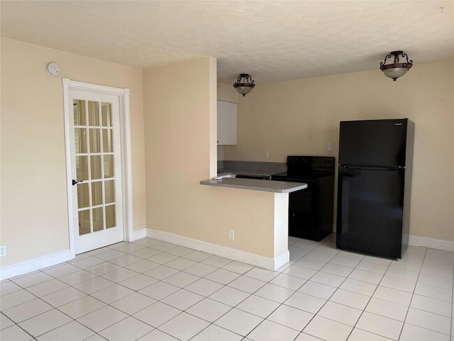 Building Photo - 1219 NE 14th Ave