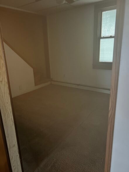 Building Photo - 633 Carmalt St