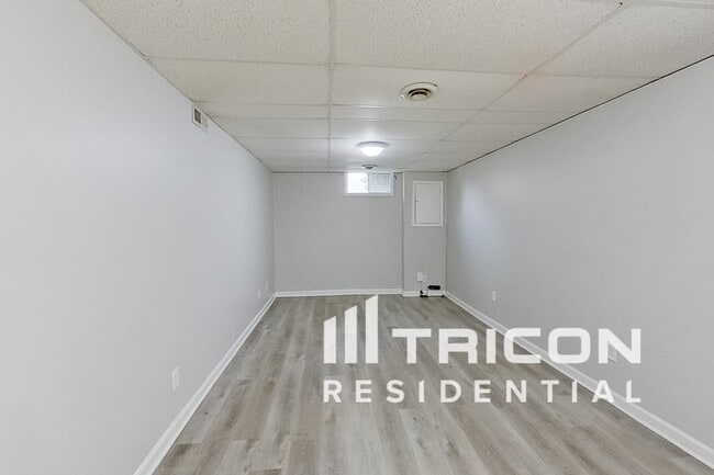 Building Photo - 5105 Aldershot Dr