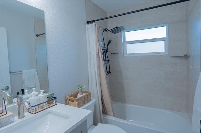 Building Photo - 1301 S Haberland Blvd