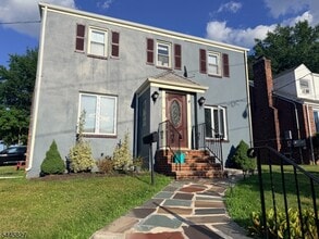 Building Photo - 136 Belmohr St