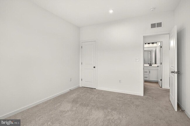 Building Photo - 20957 Bluebird Sq