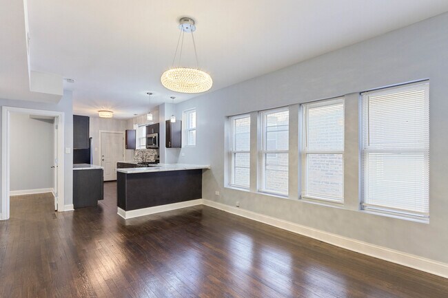 Building Photo - 7710 S Ridgeland Ave