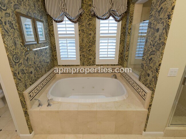 Building Photo - Upscale 3 Bedroom + Den, 4 bath, Detached Cottage, in Gale Ranch!