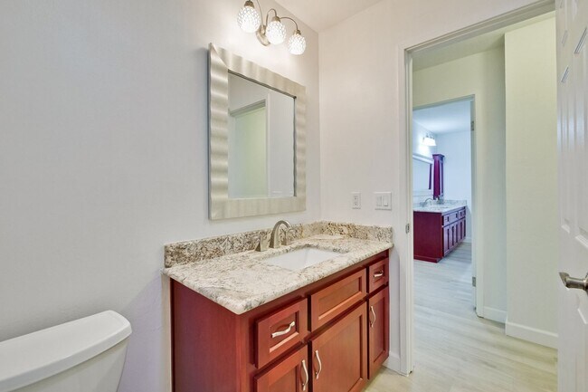 Building Photo - Beautiful 2BR 2BA downstairs condo in Moun...