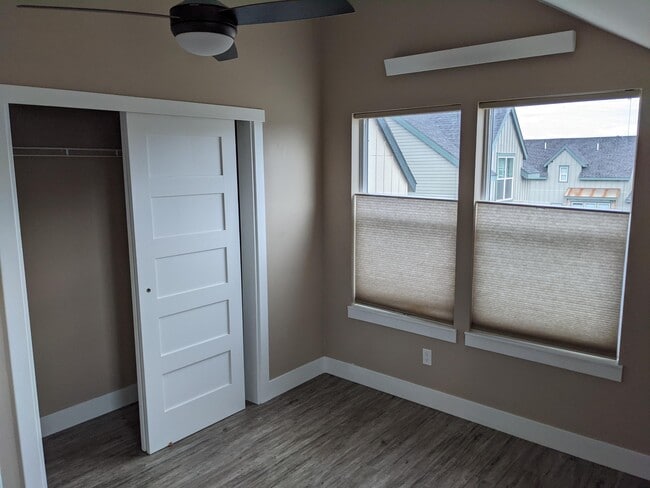 Building Photo - 1302 Silver Vault St