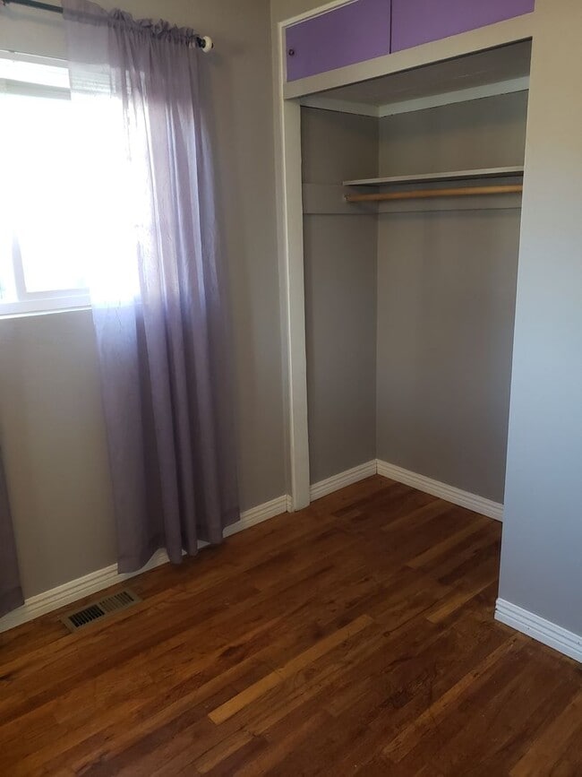 Building Photo - 3 bedroom 1 bath *****Great location!