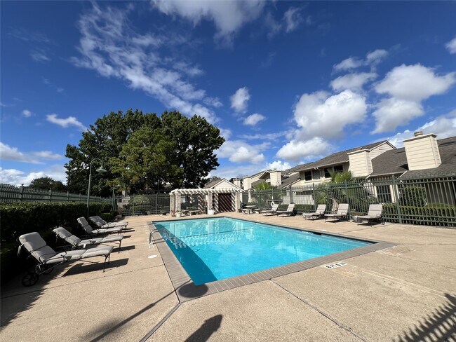 Building Photo - 13014 Leader St