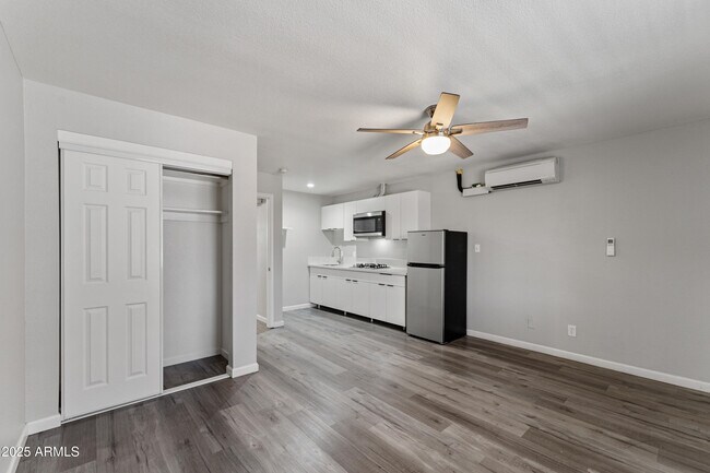 Building Photo - 3025 N 32nd St