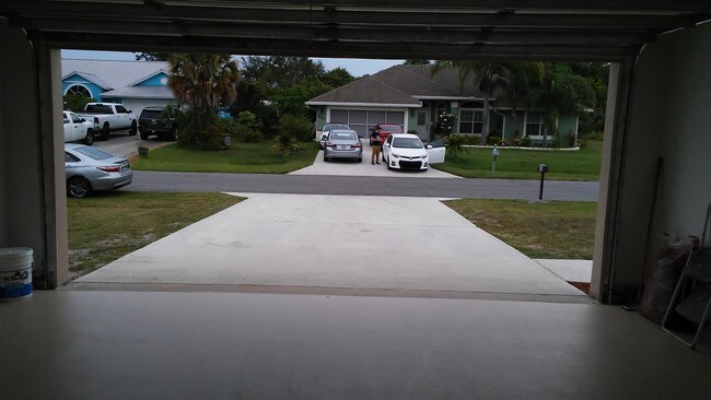 Building Photo - 832 SW Duncan Terrace