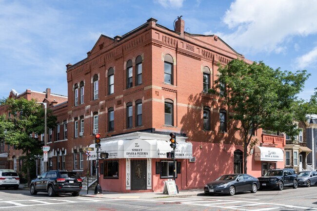 Building Photo - 106 L St