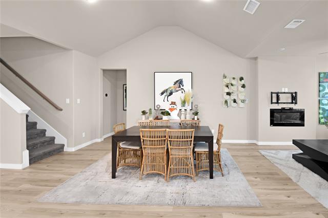 Building Photo - 1901 Crestwood Ln