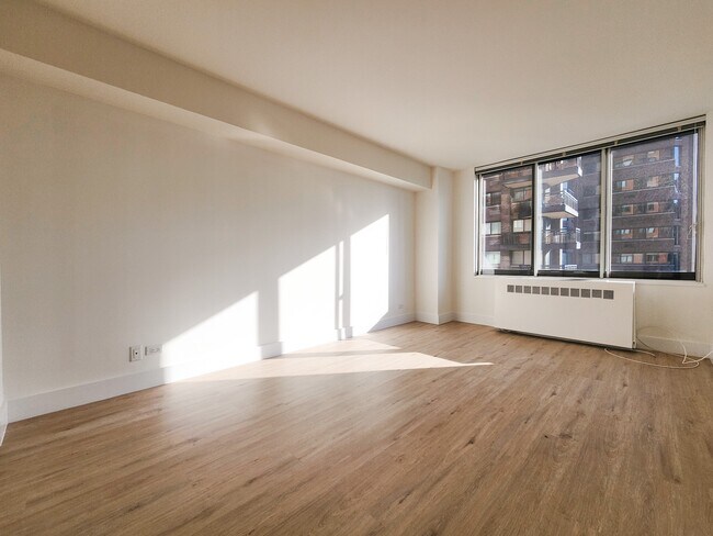 Building Photo - 1735 York Ave