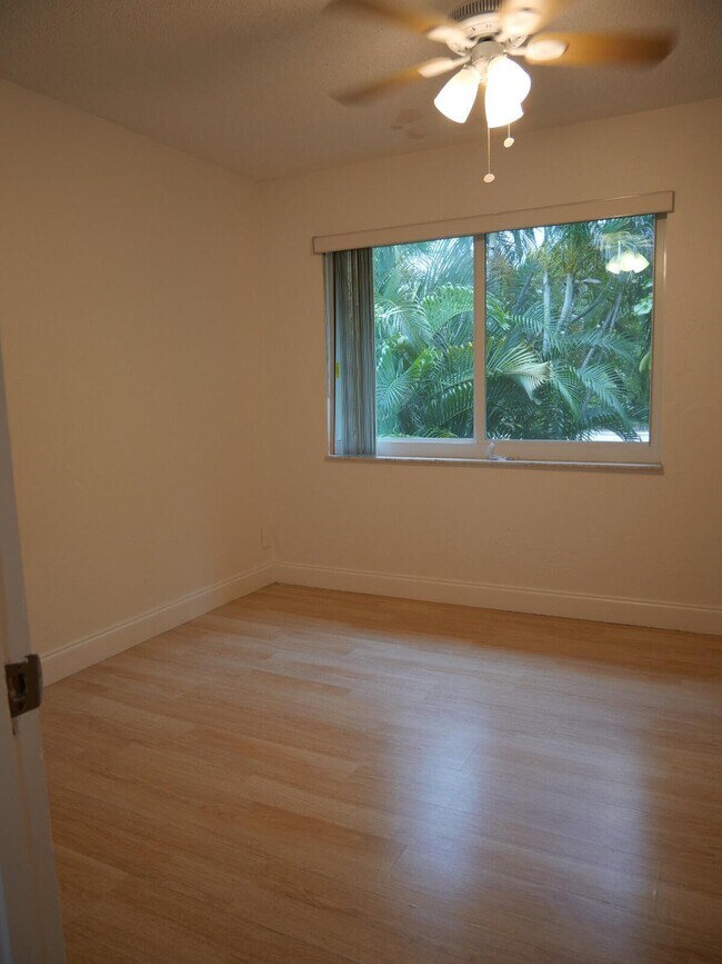 Building Photo - 7091 W Sunrise Blvd