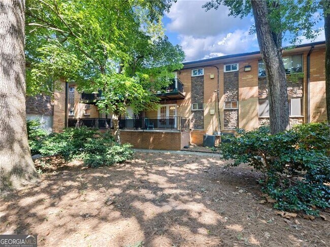 Building Photo - 115 Biscayne Dr NW