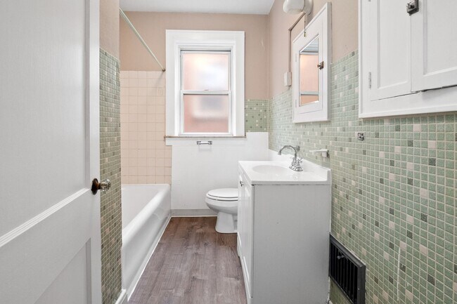 Building Photo - Super He-Moon