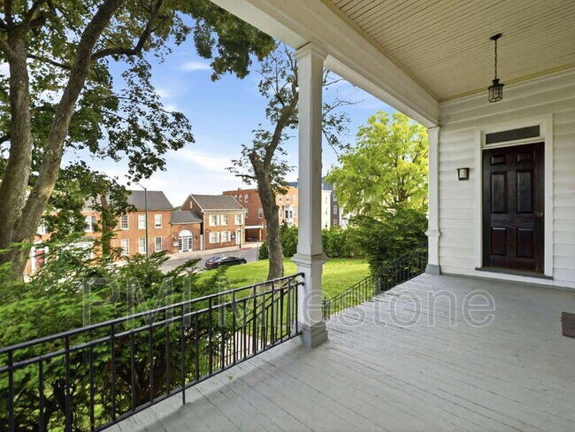 Building Photo - 323 N Potomac St
